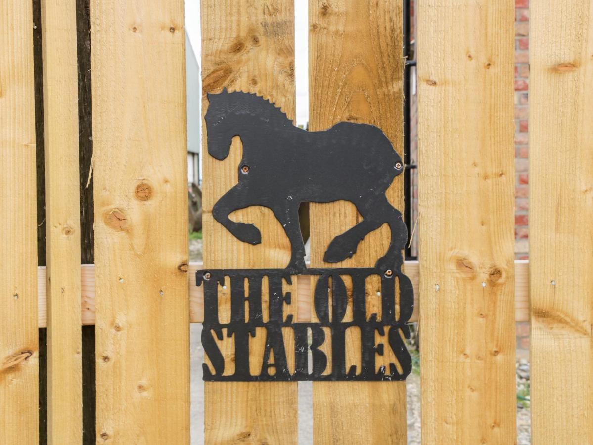 The Stables Villa Driffield Bagian luar foto